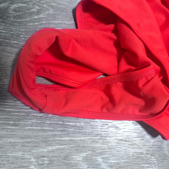 Wild Fable  One-Piece Swimsuit with High-Cut Design NWT - Picture 4 of 8